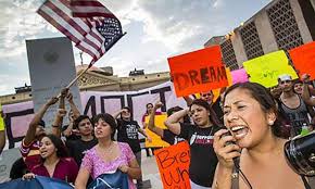 到美国平均6岁 川普废梦想生2.5万华裔恐遣返