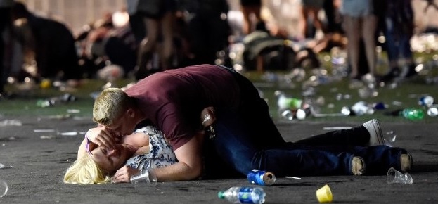 患难见真情 重返VEGAS枪击案现场