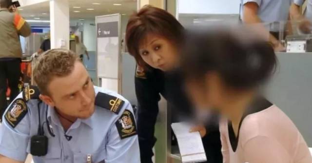 过海关被搜出3本护照 全球替考女王被抓住了….