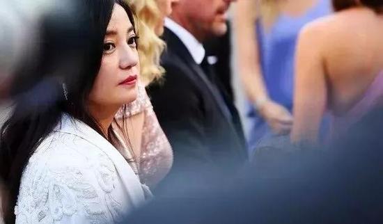 赵薇背后金主早已出事 中国没有“女版巴菲特”