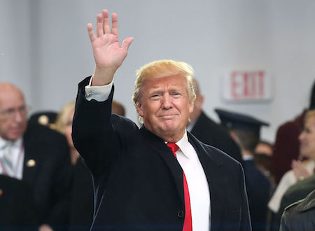 川普深夜抵白宫 对华态度变化因为在华吃得好？