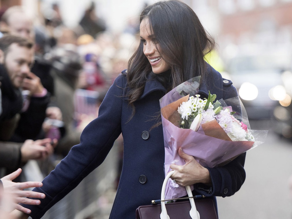 订婚后首次公开亮相！王子原来这样秀恩爱哇~