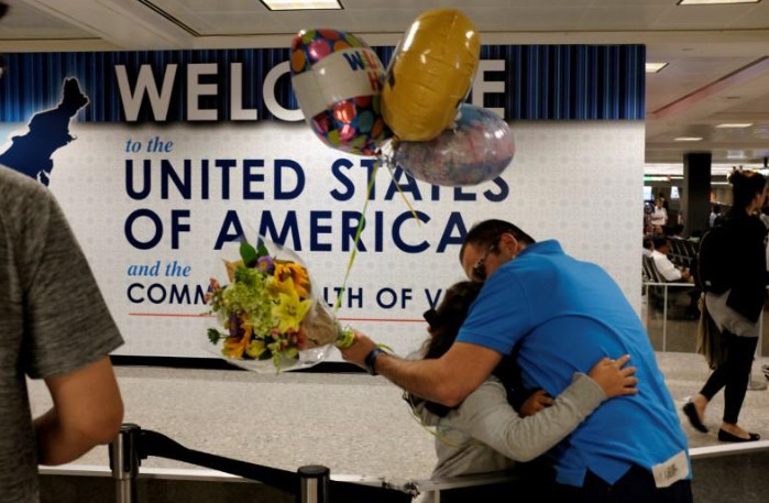 美最高法院判决 允许特朗普旅行禁令暂时生效