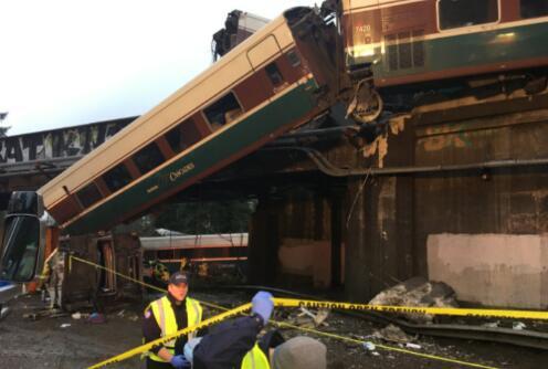 华盛顿州列车脱轨：多人伤亡 线路为首日运营