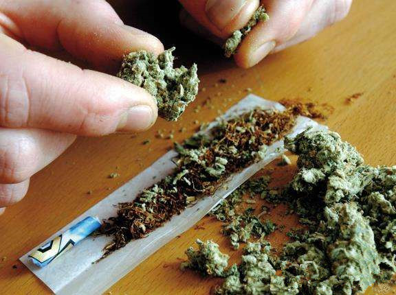 在加州抽大麻开车，代价惨重，罚款金额大 