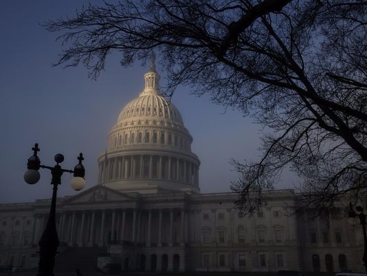 联邦政府关门对你有何影响？这组数字告诉你答案