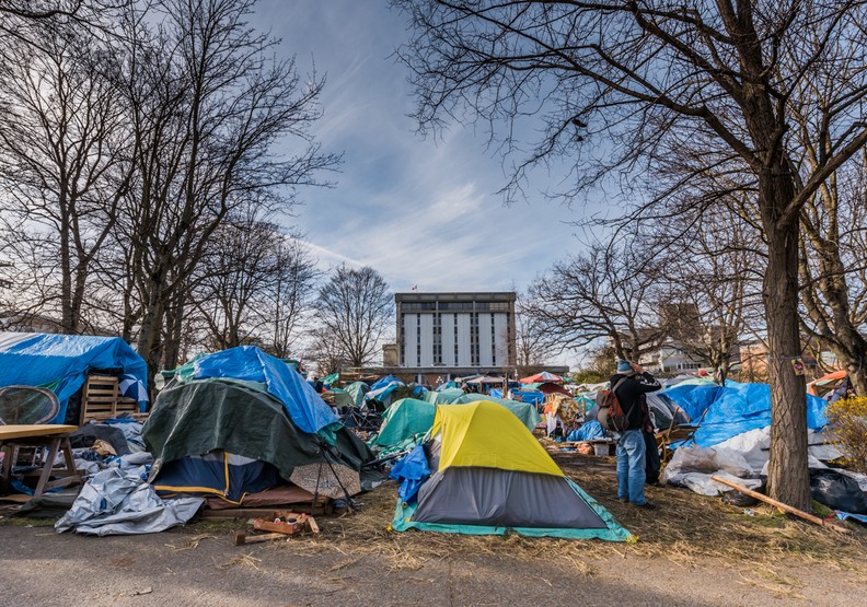 光鲜亮丽美国梦背后 帐篷城的现实悲歌