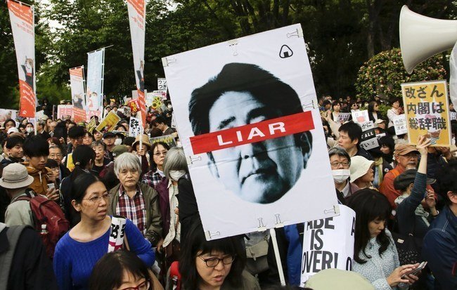 支持率跌破3成 安倍6月恐下台 日圆走扬