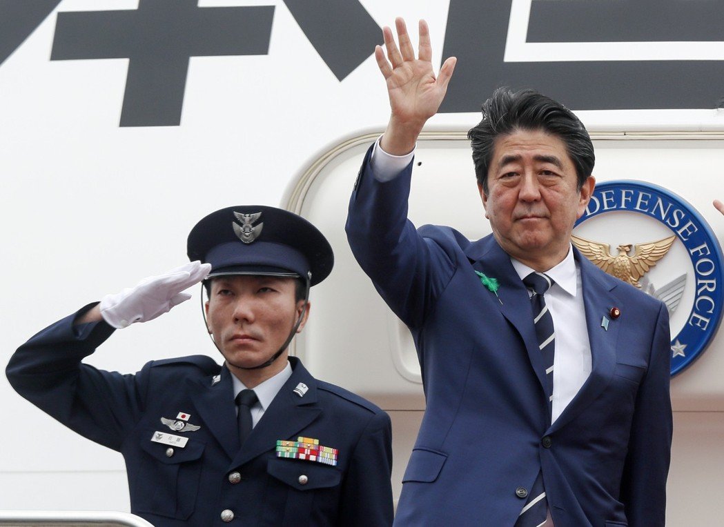 安倍执政陷危险水域 打外交牌为唯一出口