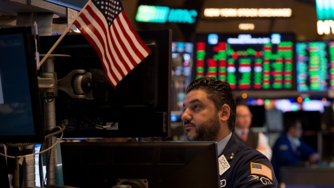 美股盘中─苹果带动科技股下跌 道琼重挫逾240点