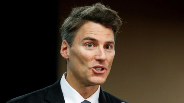 【正视排华历史】温哥华市长���式道歉 华人后裔感慨落泪