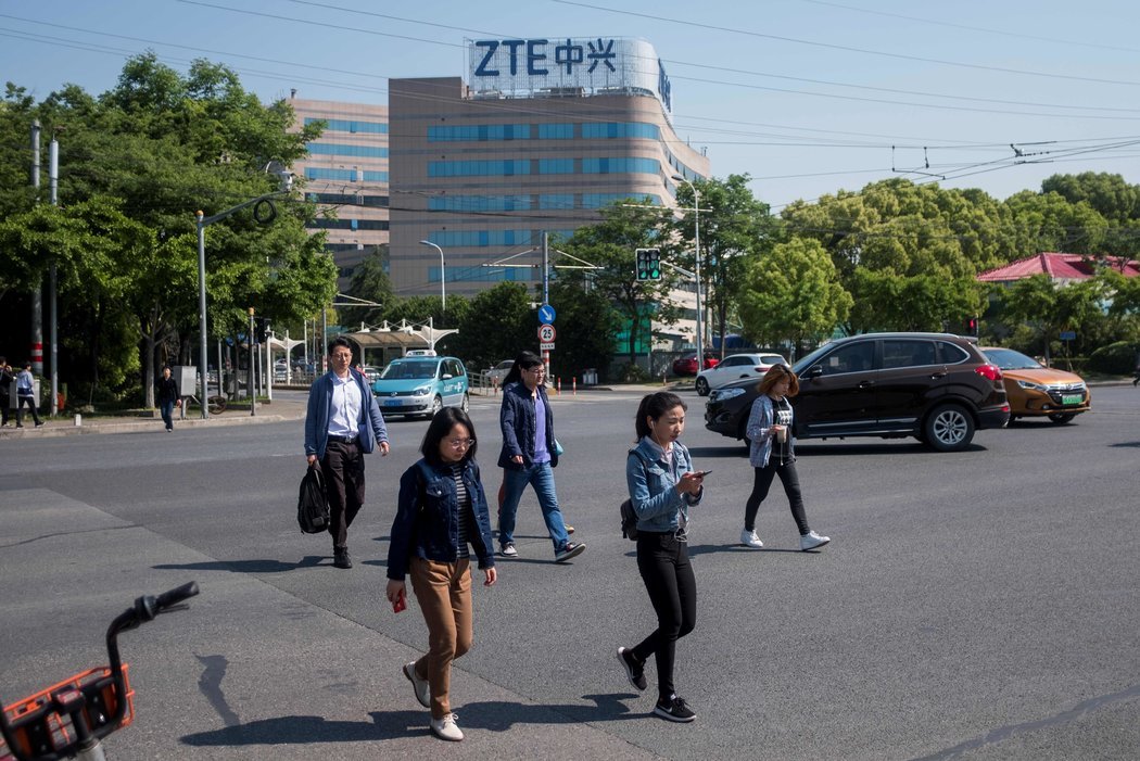 川普为何主动放中兴一马？