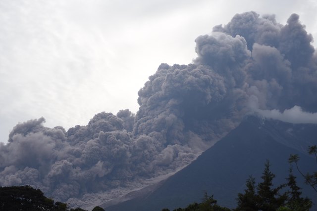 【40年最惨】瓜地马拉火山喷发夺命 　至少38死300伤