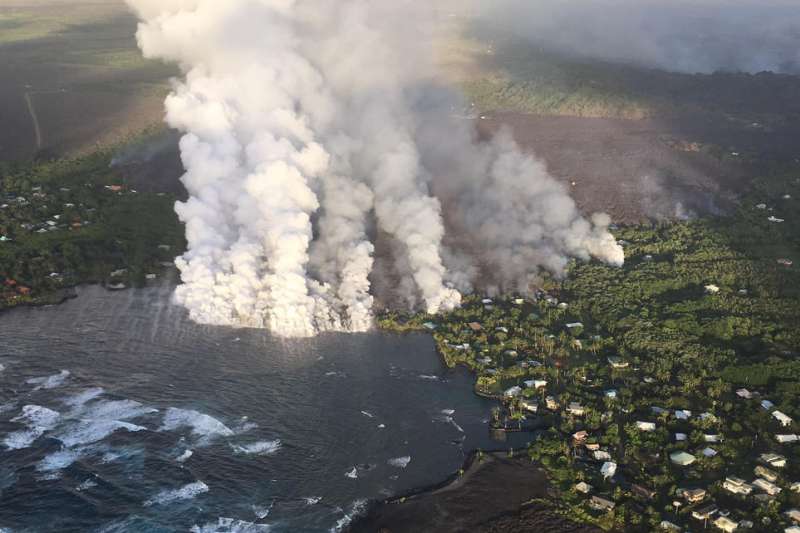 火山岩浆流入湖泊，数小时湖水全蒸发！夏威夷火山威胁持续