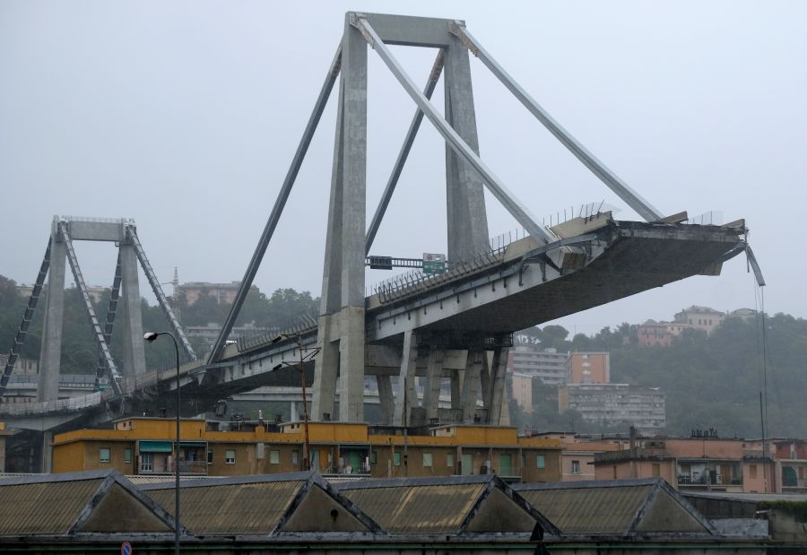 现实版死神来了？意大利一高架桥突然坍塌，汽车坠落，22人死亡16人受伤！