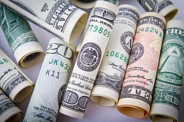  美元连跌天数 2 年高，Fed 暗示：贸易战若恶化升息喊卡