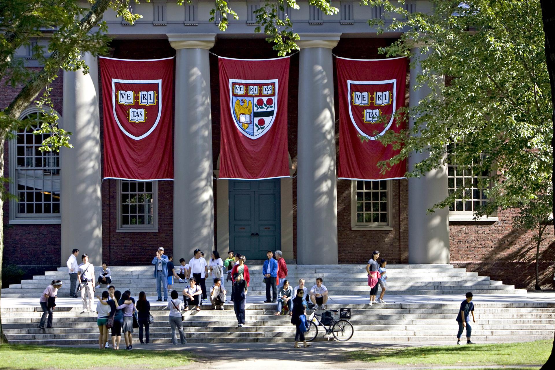 哈佛被指歧视亚裔 美16名校声援 称拒绝政府干预