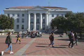 加州114所社区大学开始实施第一年免学费政策
