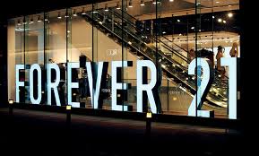 FOREVER 21 关门敲响「快时尚警钟」：不上不下的品牌定位，终将吞苦果