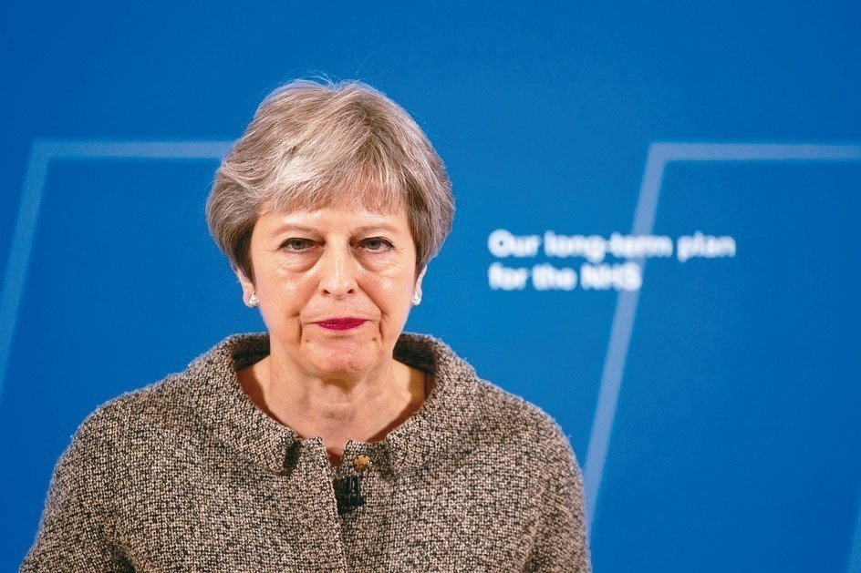 英脱欧大臣请辞 英镑重贬