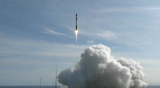 加州尔湾高中生发射两颗卫星进入太空轨道！太厉害了！