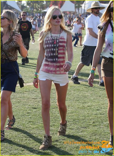 alexander-skarsgard-kate-bosworth-coachella-duo-10