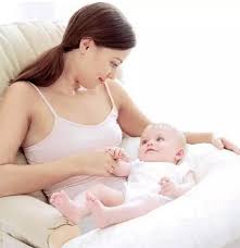 美国妈妈坚持母乳喂养被指虐待 每天喂十次太多