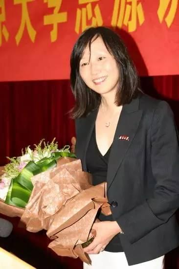 斯坦福大学迎来首位华裔女院长