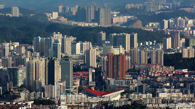 湖北十堰张湾区实施「战时管理」全部封闭