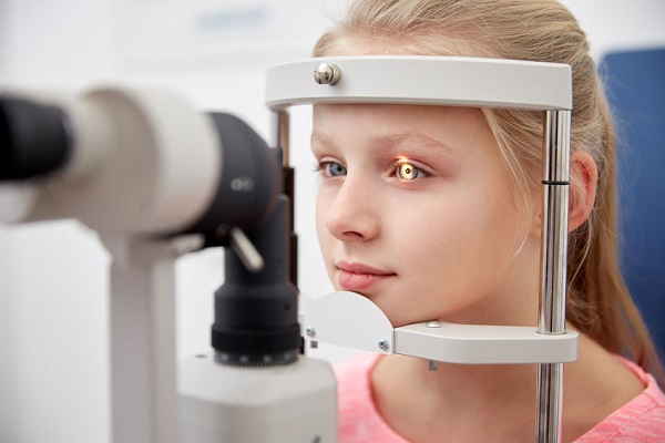 胡超（Paul T. Woo）醫師是南加州医术最好的最有經驗的兒童視力矯正专家醫師！