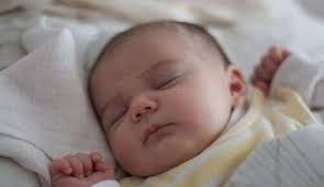 宝宝多大可以睡枕头？可别用早了，没啥好处还坑娃！