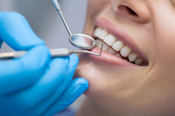 羅省牙科中心，專業的醫師群，為您一家大小提供全方位的牙齒治療！