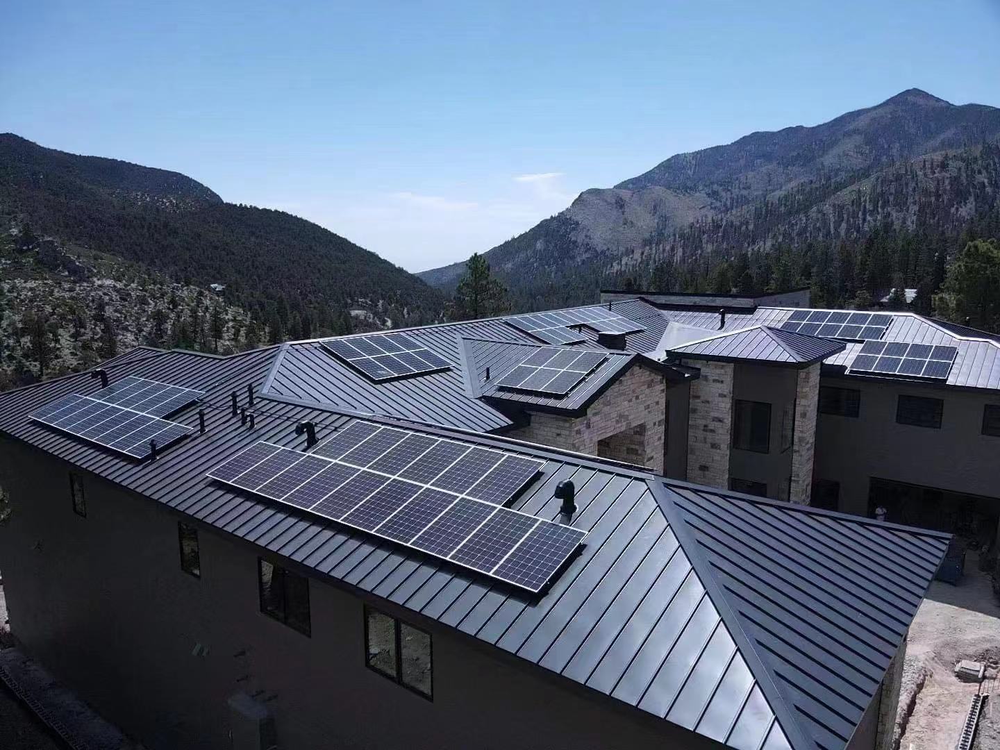 每一片太阳能板 匹配一个 超级 Enphase Iq7 + 逆变器 最强结合 Only at breakfree ♻️🌞