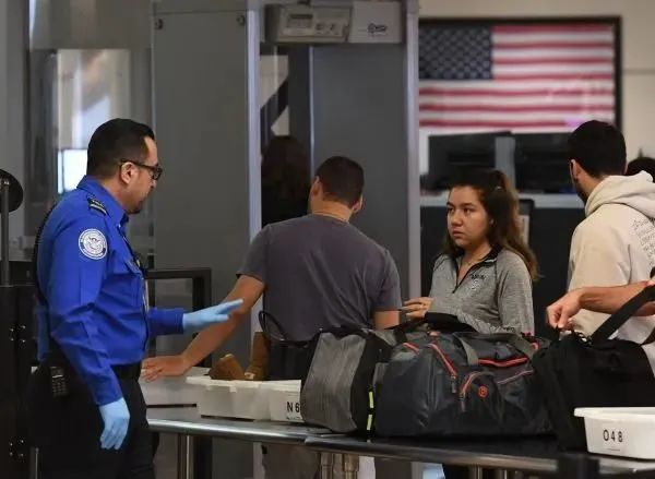 近期多名中国留学生在洛杉矶国际机场入境时被遣返，附《留学生入境注意事项》