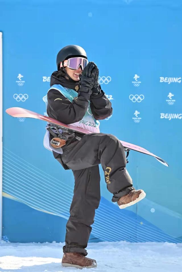 17岁苏翊鸣奥运夺冠：儿时一周滑3天雪