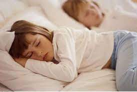 不同年龄的孩子应该睡多久？