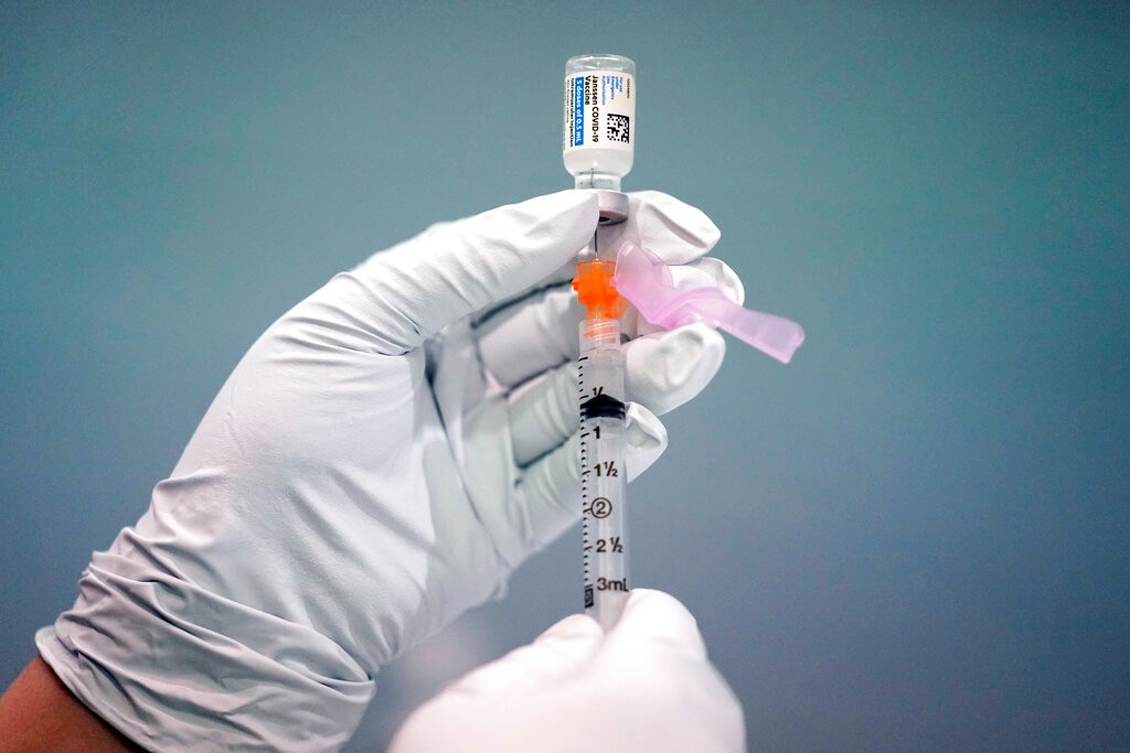 FDA官员：新冠疫苗可能会和流感疫苗一样每年都要打