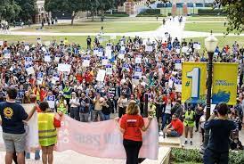 加州大学4.8万人今日大罢工！年薪低于$24,000