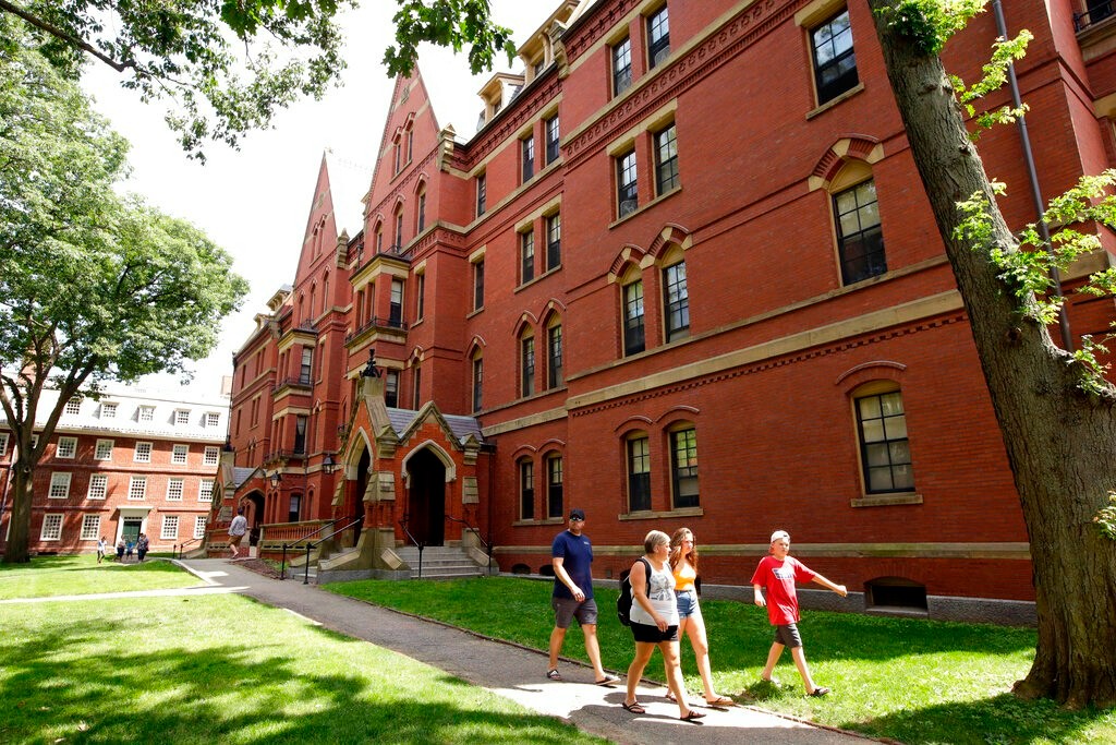 哈佛大学录取政策再引争议 教育部展开调查