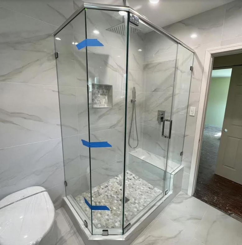 【建材】核桃市AZUPIN 淋浴门公司，推出一流的淋浴门系列 提升居家浴室水平。深受大家的喜爱！