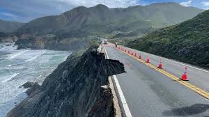 加州1号公路部分坍塌入海！多个州立公园关闭