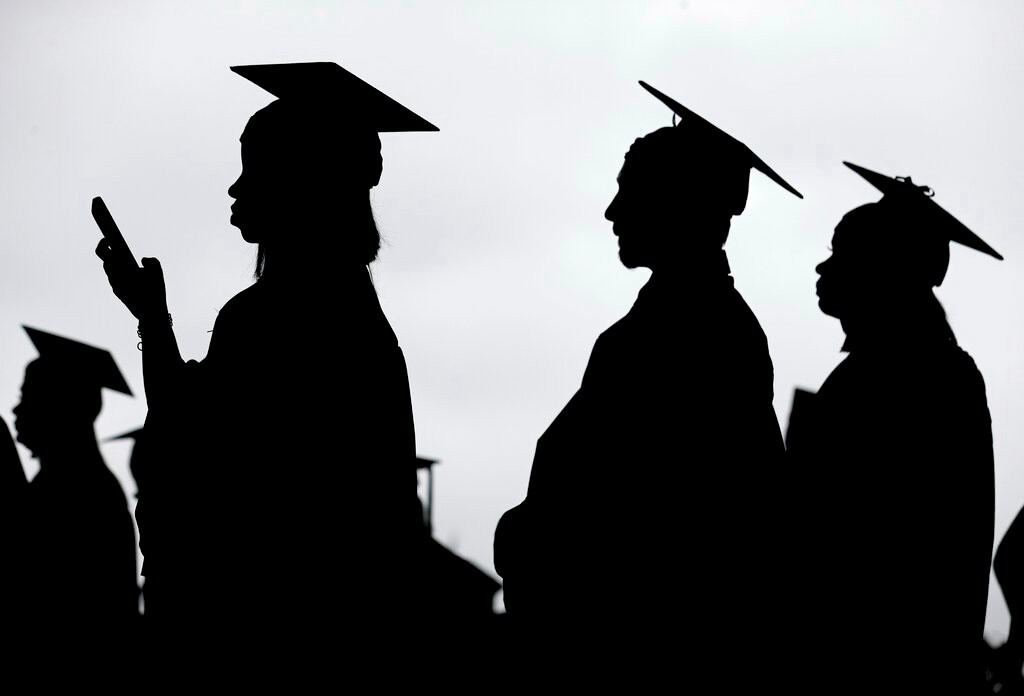 这所大学紧急建议:国际学生务必在川普上任前返美