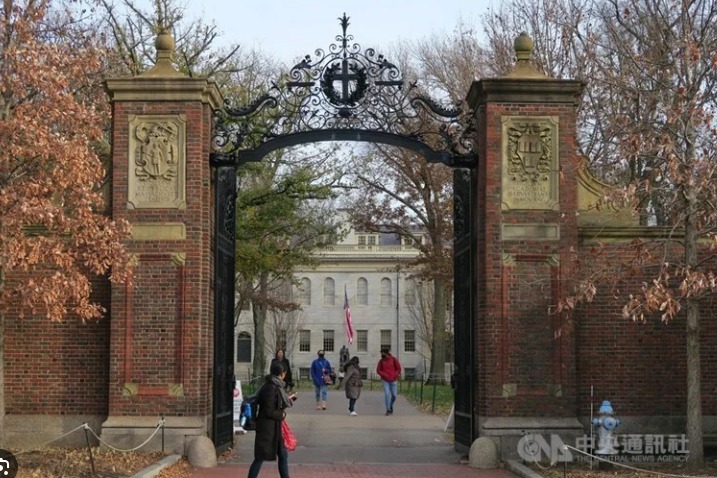 【签证认证】遭撤销国际学生签证认证 哈佛大学再度对美国政府提告
