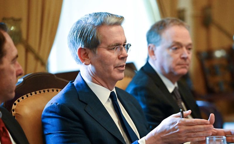 【身兼主席】貝森特未排除身兼 Fed 主席：秋季力尋鮑爾接班人