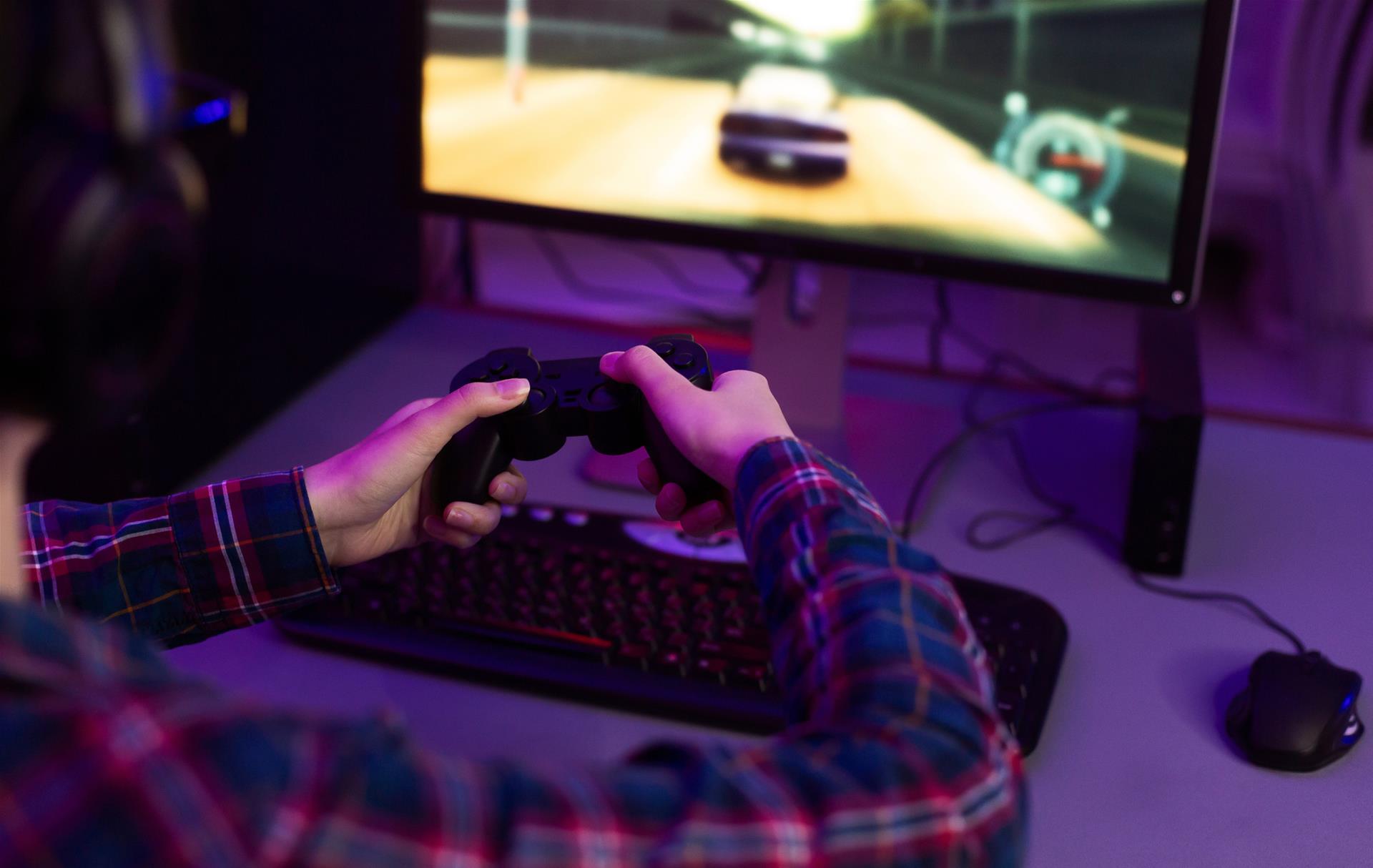 【犧牲睡眠】日本人為玩遊戲犧牲睡眠！美國同事建議「該犧牲的是上班時間」掀熱議