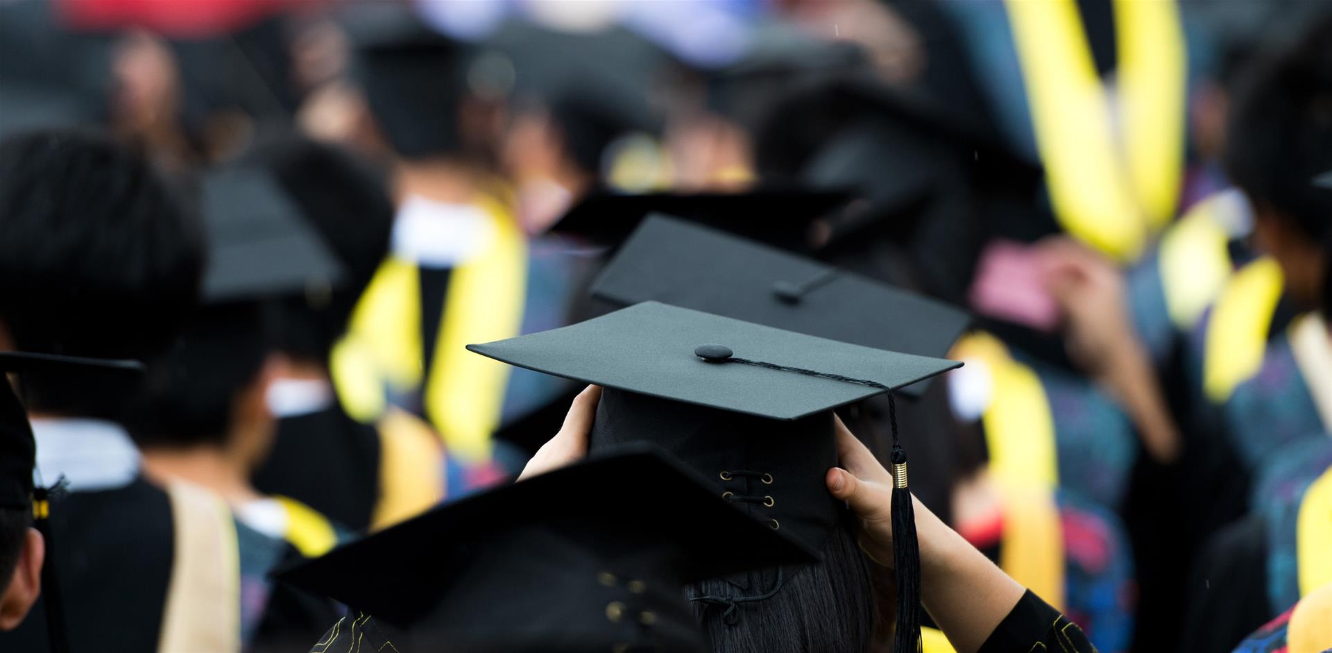 特朗普态度突转：拟将中国留学生签证名额翻倍至60万，以稳定大学财政