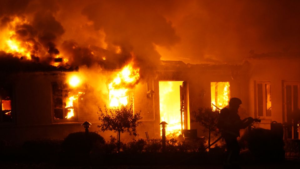 【法律】How to File a Wildfire Insurance Claim — Common Mistakes and How to Maximize Your Payout | BECKER LAW GROUP