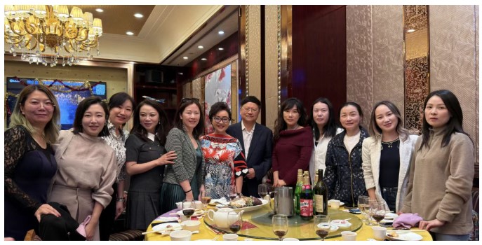 【保险】感恩同行 · 共迎新章｜美国奥淇宏盛岁末圣诞，全美同频欢聚 | 美国奥淇宏盛