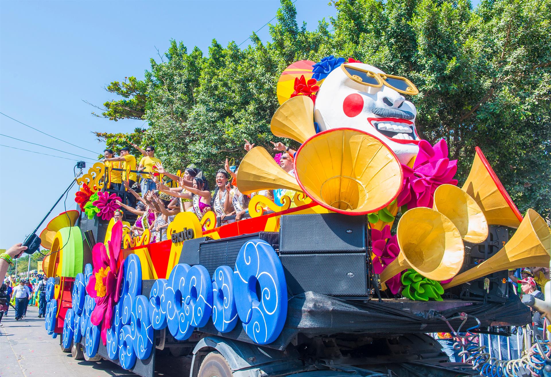 90% 降雨概率！看2026 年玫瑰花车游行要穿雨衣了