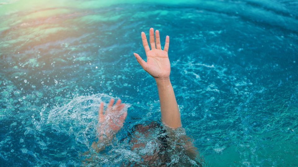 ⭐【邓洪説法】重大溺水事故诉讼：公共与私人泳池物业及管理方的安全责任与法律追责 |  Deng Law Center